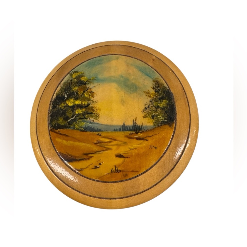 Vintage Round Box Cover Landscape on Cover Warm Tan 6" Round - Picture 2 of 11